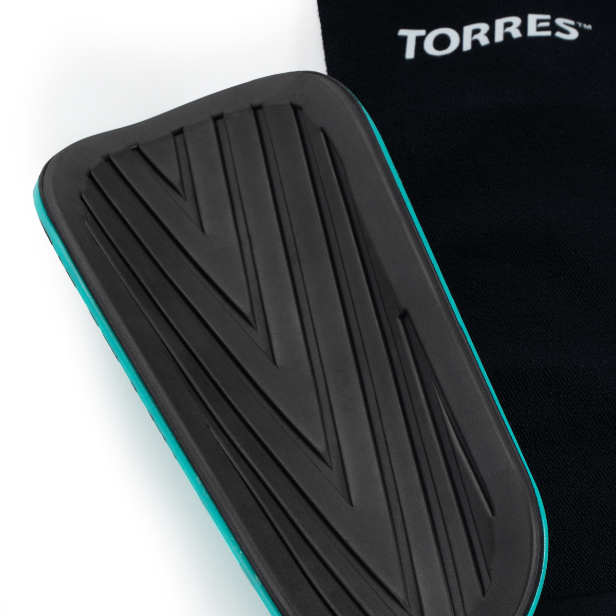 Щитки футбольные TORRES Pro, FS2308L, р.L, без голеностопа, без заст., эласт.чулок, черно-бирюзовый